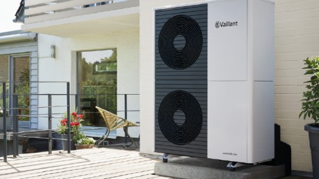 Vaillant Wärmepumpe Vaillant Wärmepumpe Außenmodul vor Haus