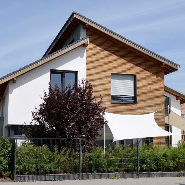 Ein Familienheim, für welches bei Vererbung an Ehepartner und Kinder keine Erbschaftssteuer gezahlt werden muss Einfailienhaus