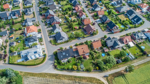 Ein Wohnviertel, in dem der Immobilienpreis maßgeblich von der Zinsentwicklung beeinflusst wird