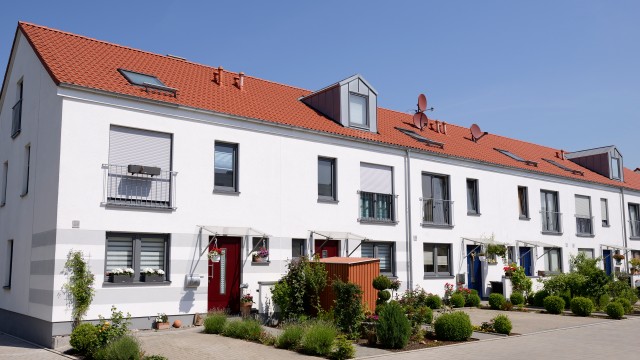 Ein Mehrfamilienhaus, bei dessen Vererbung Erbschaftssteuer anfällt Ein Mehrfamilienhaus, bei dessen Vererbung Erbschaftssteuer anfällt