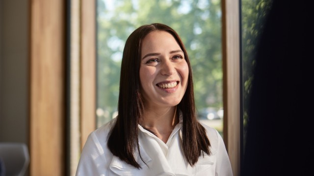 Eine Außendienstpartnerin startet ihre Karriere bei Wüstenrot