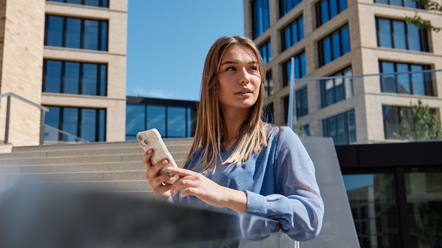 Eine Studentin startet im Wüstenrot Innendienst