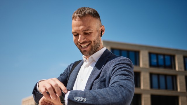 Ein neuer Mitarbeiter im Wüstenrot Innendienst