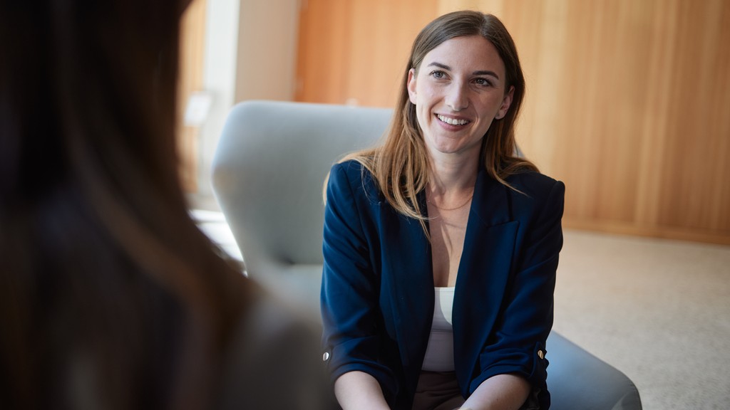 Eine neue Mitarbeiterin im Wuestenrot Kooperationsvertrieb