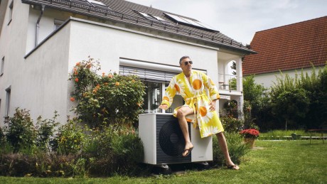 Das neue Heizungsgesetzt ist da Eine Wärmepumpe im Garten - ideal für die Einhaltung des neuen Heizungsgesetzes